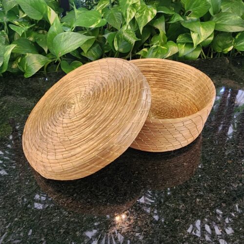 15442922105-7a5ddc7f-efb3-4f86-801d-b716d65ae795.jpg Caixa de Capim Dourado Lisa Linha Dourada 18x6