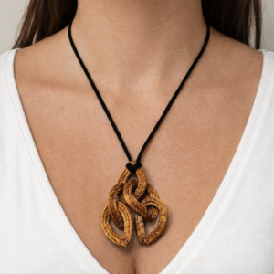 Colar de fio de Couro com Gotas de Capim Dourado