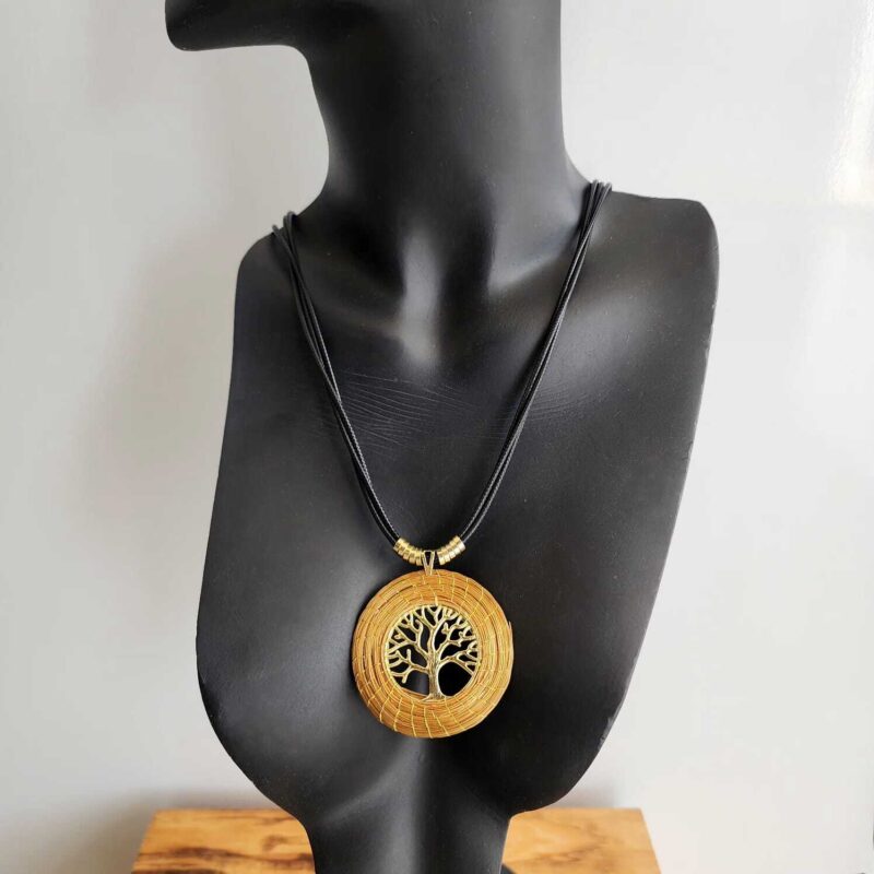 Colar Arvore da Vida fio Preto Mandala Capim Dourado