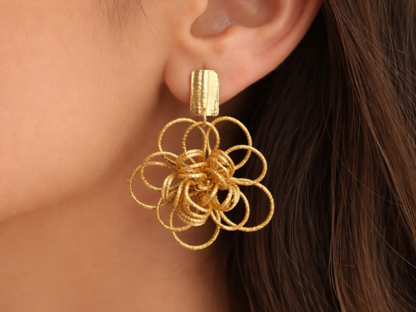 0765 - Brinco Capim Dourado Flor Luxo
