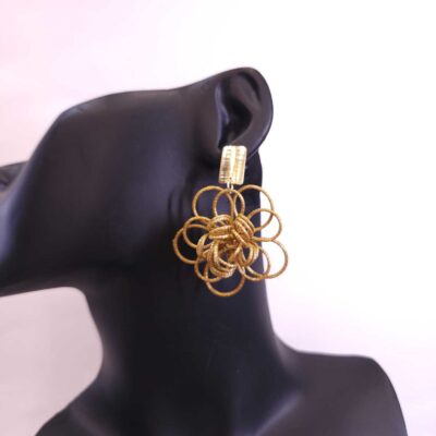 0765 - Brinco Capim Dourado Flor Luxo
