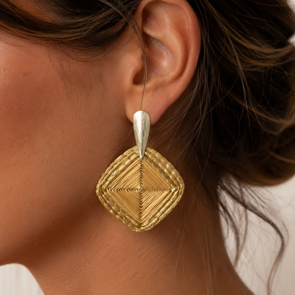 0766 - Brinco Capim Dourado