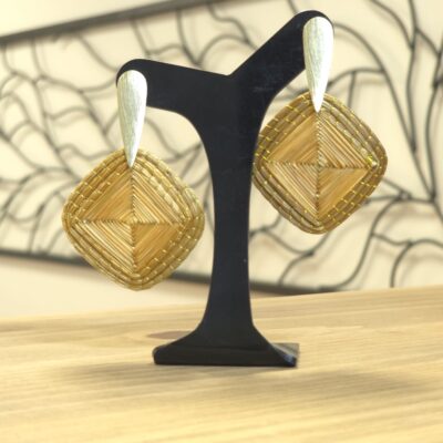 0766 - Brinco Capim Dourado