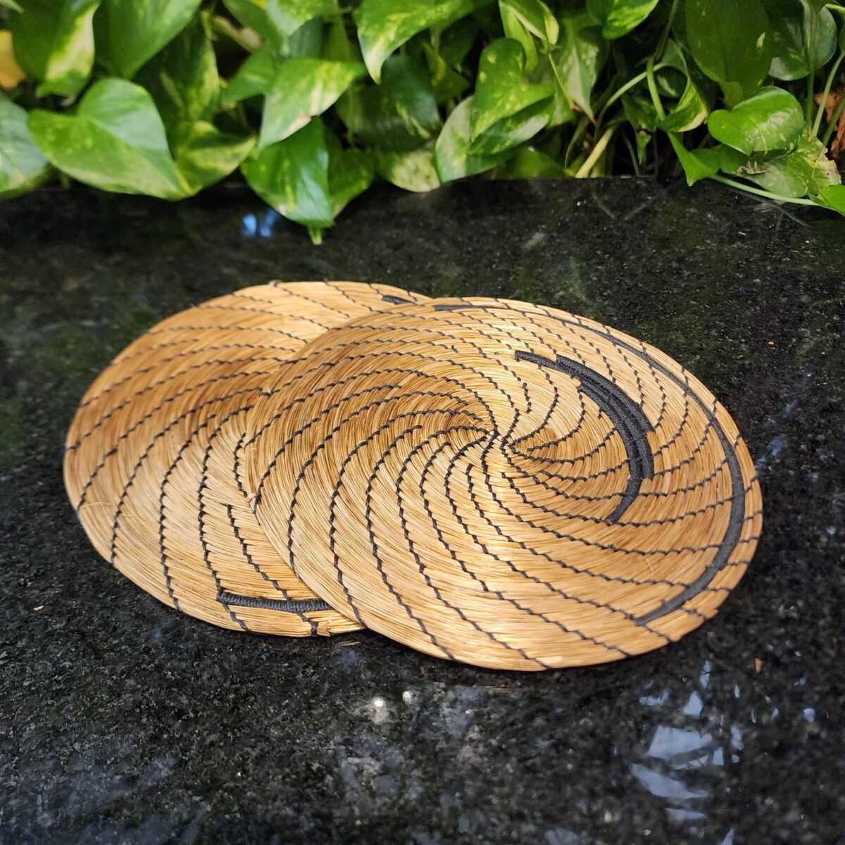 ##MANDALA C.D  TRABALHADA NA LINHA PRETA 20CM #