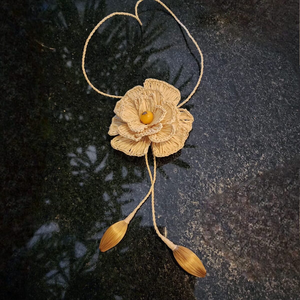 ##COLAR FIBRA DE BURITI + FLOR DE FIBRA DE BURITI#