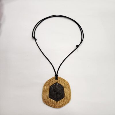 Colar com Mandala de Capim Dourado + Fibra de Buriti