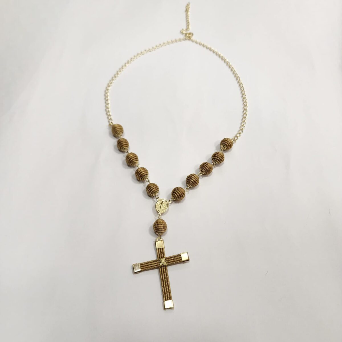 #COLAR TERÇO TODO CAPIM DOURADO #