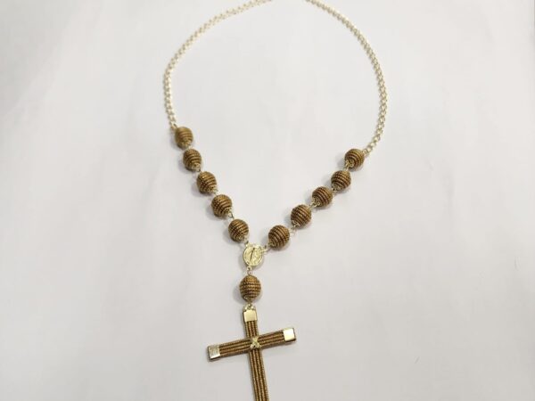 #COLAR TERÇO TODO CAPIM DOURADO #