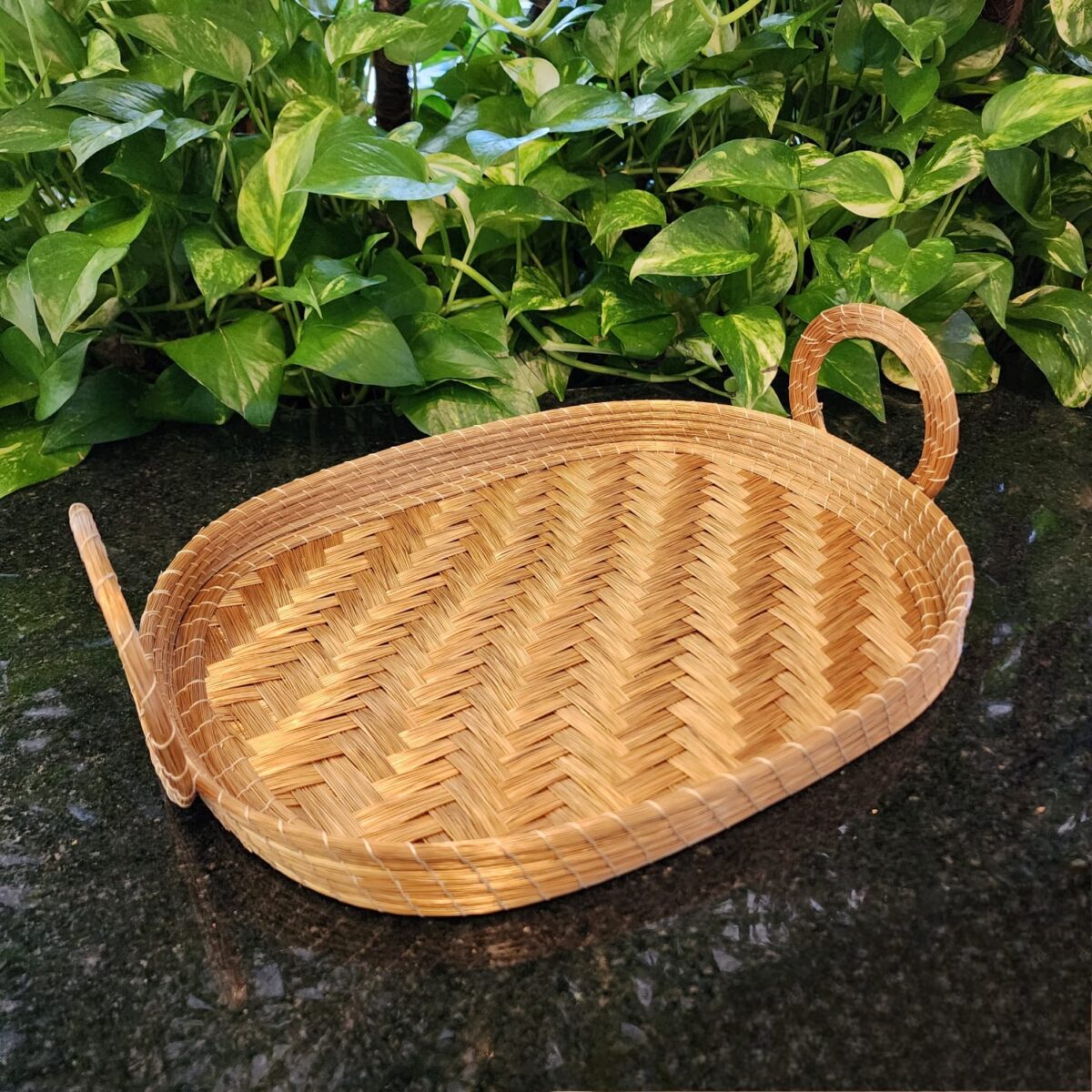 Bandeja Capim Dourado tapeti oval c/alça