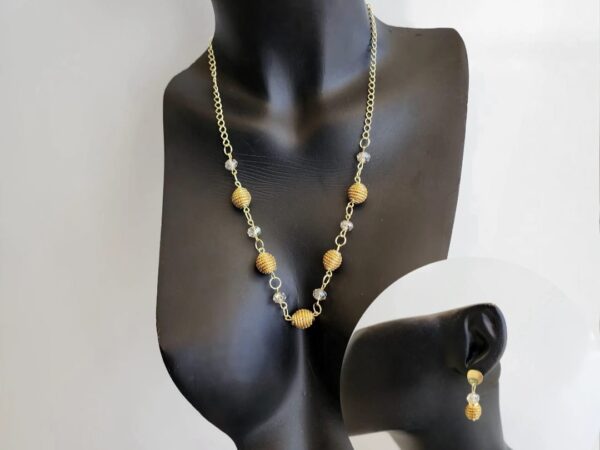 15393753839-15346810651-whatsapp-image-2025-05-10-at-11-07-37.jpeg Conjunto Colar + Brinco Cristal com Capim Dourado
