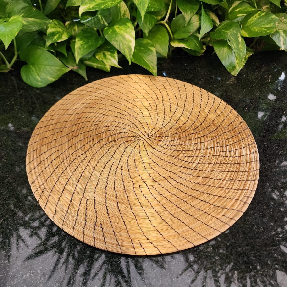 Mandala de Capim Dourado Linha Preta  33cm