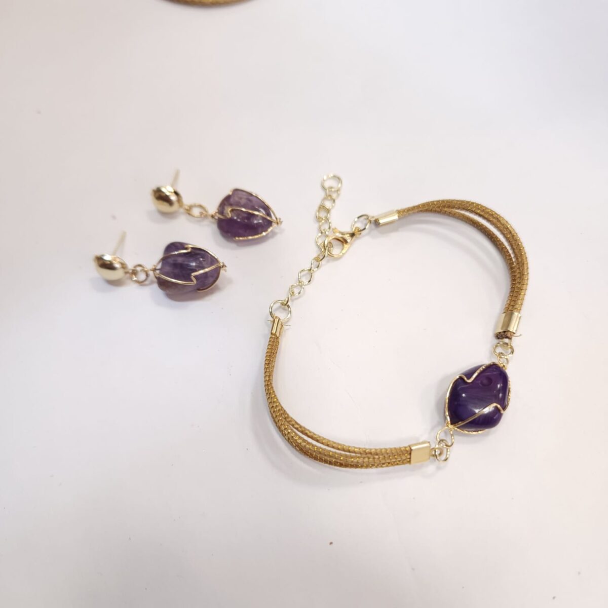 15399420134-whatsapp-image-2025-12-11-at-16-52-17.jpeg Conjunto Pulseira + Brinco Pedra com Capim Dourado