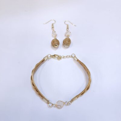 15400157032-whatsapp-image-2025-12-15-at-10-32-44.jpeg Conjunto Pulseira + Brinco Pedra com Capim Dourado