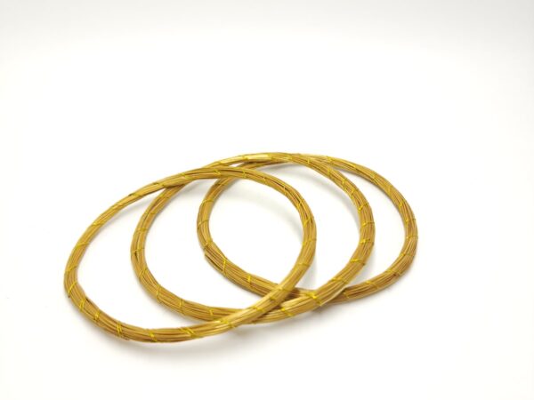 15400197486-15277641479-whatsapp-image-2024-06-11-at-15-36-29-1.jpeg Pulseira de Capim Dourado Linha Dourada om 3 Unidades