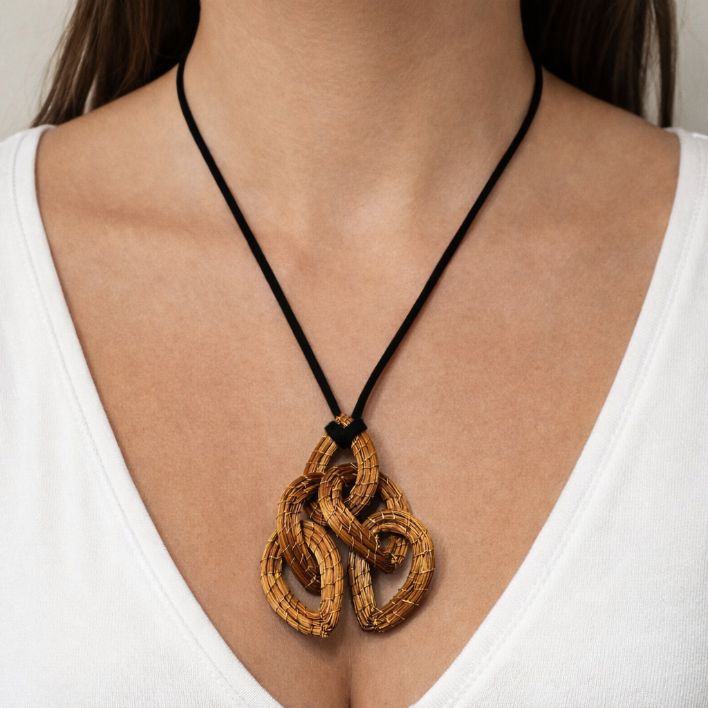 Colar de fio de Couro com Gotas de Capim Dourado