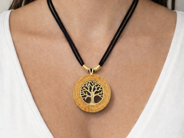 Colar Arvore da Vida fio Preto Mandala Capim Dourado
